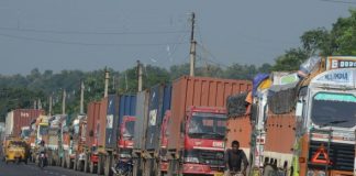 व्यापार घाटा पौने ८ खर्ब, आयात वृद्धिदर घट्दो