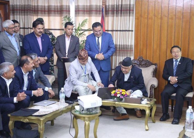 प्रधानमन्त्रीलाई त्रिशुली जलविद्युत कम्पनीको २० कित्ता शेयर
