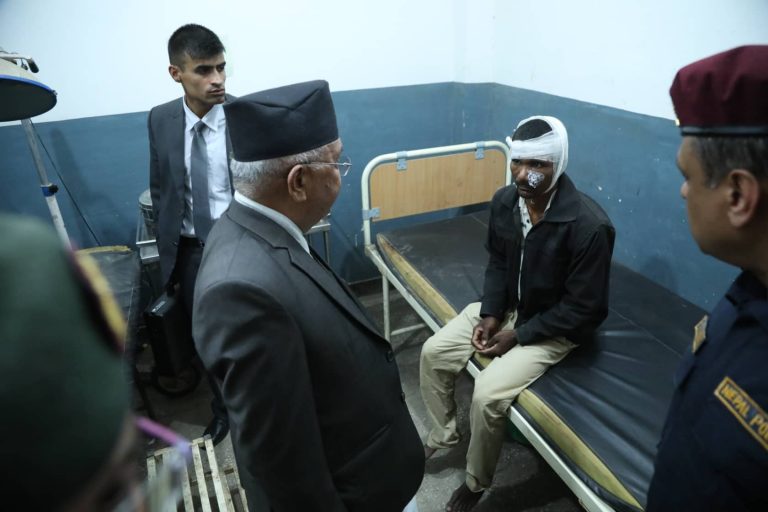 प्रधानमन्त्री ओली कलैया अस्पतालमा, राहत र उद्दारमा समस्या हुन नदिन निर्देशन