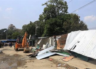 खुलामञ्चमा डोजर चल्यो, जलेश्वरका ४० सटर ध्वस्त