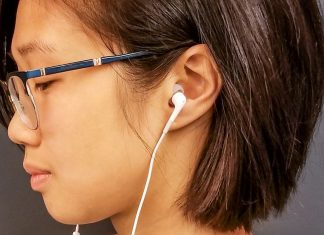 ईयरफोनमा गीत सुन्ने बानीले १ अर्ब भन्दा धेरै मानिसमा कानको समस्या !