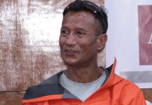 सगरमाथा चढ्दै एचआइभी संक्रमित पूर्व फुटबलर, विश्व कीर्तिमान राख्ने लक्ष्य