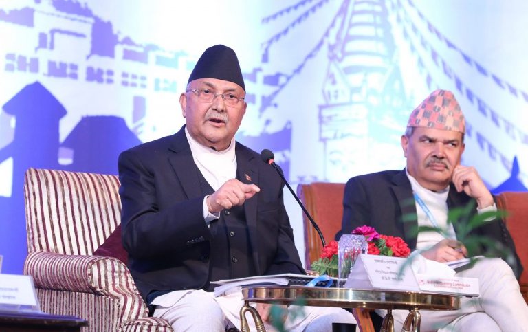 फेद न टुप्पोको विरोध गरेर देश विकासमा अवरोध नगरौं  : ओली