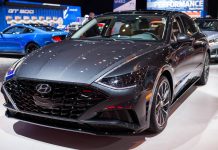 चाबी विनाको हुण्डाई सोनाटा कार, स्मार्टफोनबाट चल्ने