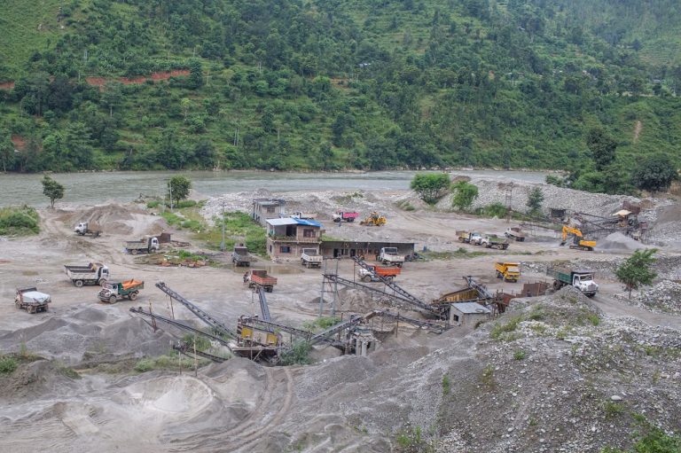 क्रसर उद्योगको मनोमानीमा अख्तियारको चासो, प्रभावकारी अनुगमन गर्न निर्देशन