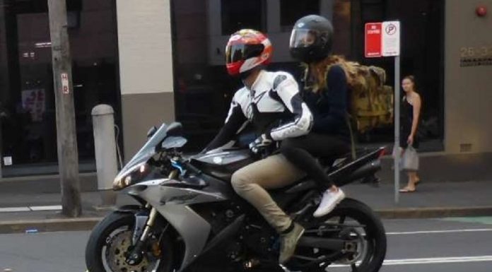 माेटरसाइकल र स्कुटरकाे पछाडि बस्नेले अनिवार्य हेल्मेट लगाउनुपर्ने