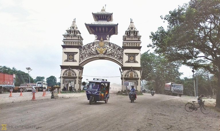स्थलमार्ग हुँदै भारत छिर्दै हुनुहुन्छ ? अध्यागमनद्धारा राहदानीमा छाप हान्न बन्द