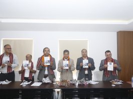 आचार्यको ‘बेलायतको वित्तीय अवलोकन’ नेपालमा विमोचन