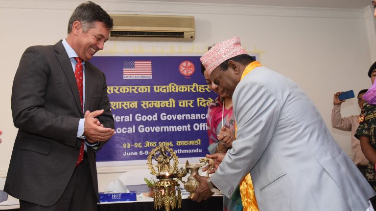 सुशासन कायम गर्न जनतासँग घुलमिल हुनुस् : मन्त्री पण्डित