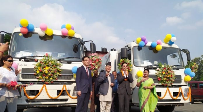 ‘सिस्टर सिटी’ छेङ्दुले काठमाडौंलाई दियो सवा दुई करोड मुल्यका दुईवटा ब्रुमर