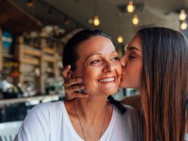 आमाको मुख हेर्ने दिन:आमाको अनुहारमा सधैं खुसी देख्न चाहानु हुन्छ ? गर्नुहोस् यी काम