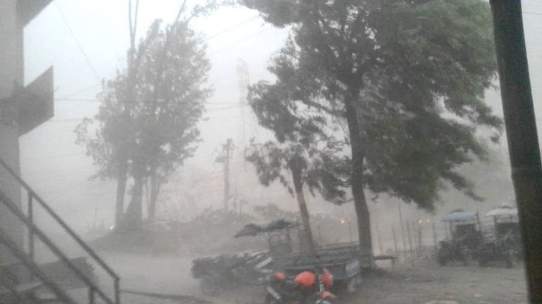 विभिन्न स्थानमा हावाहुरीको ताण्डव, सुदुरपश्चिममा ठूलो क्षति (तीन दिनको मौसमी पूर्वानुमानसहित)