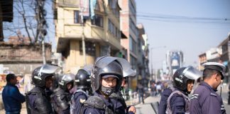 समायोजनामा जाने प्रहरीलाई दुई ग्रेड दिने कि, एक तह बढुवा गर्ने ?