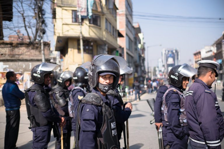 समायोजनामा जाने प्रहरीलाई दुई ग्रेड दिने कि, एक तह बढुवा गर्ने ?