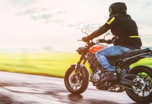 मोटरसाइकल चलाउँदा कसरी सुरक्षित हुने ? यस्ता छन् उपाय