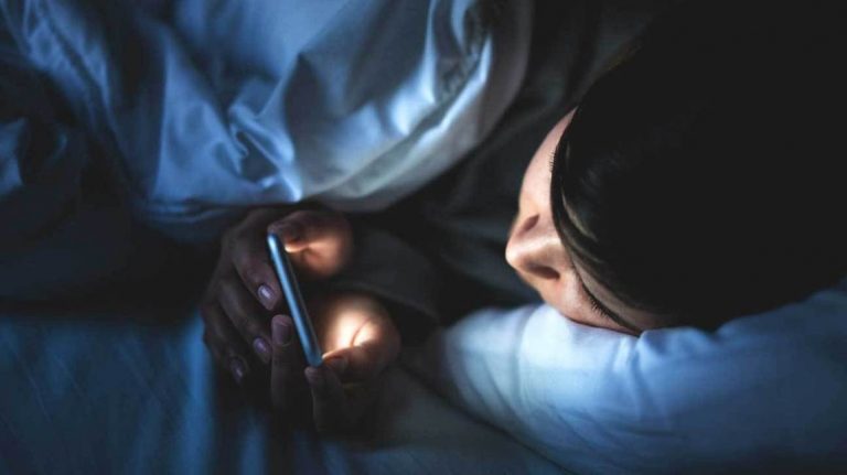 राती अबेरसम्म निन्द्रा लाग्दैन् ? छिटो निदाउन के गर्ने ?