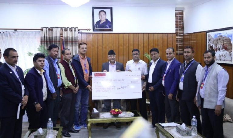 प्रम राहत कोषमा २५ लाख जम्मा, केडियाले १५ र कर्मचारीले १० लाख दिए