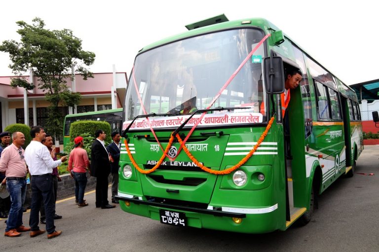 साझालाई अशोक लेलैण्डले हस्तान्तरण गर्यो २० वटा स्मार्ट बस, यस्ता छन् विशेषता