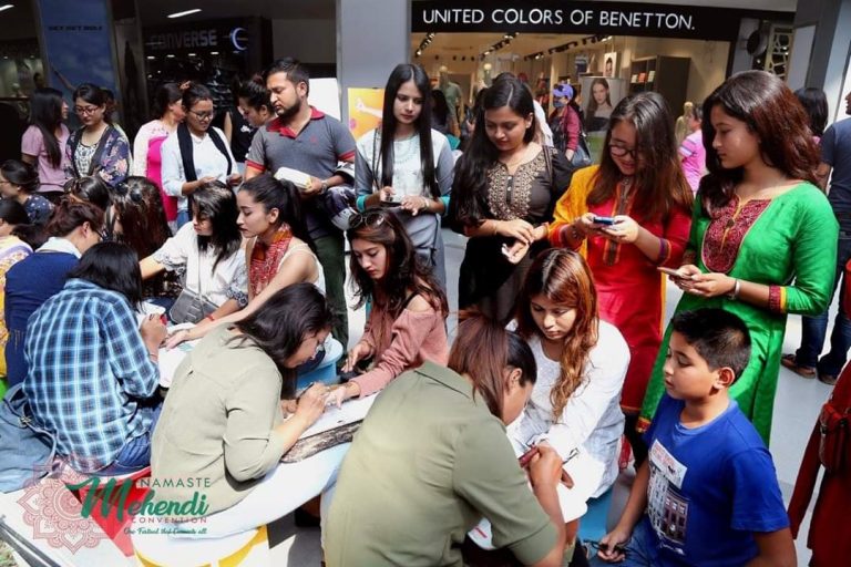 नमस्ते मेहेन्दी महोत्सवः यसरी गरिँदैछ श्रावणको स्वागत (फाेटाेफिचर)