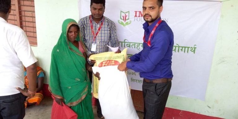 बाढी प्रभावितलाई आइएमई फाउन्डेसनको राहत