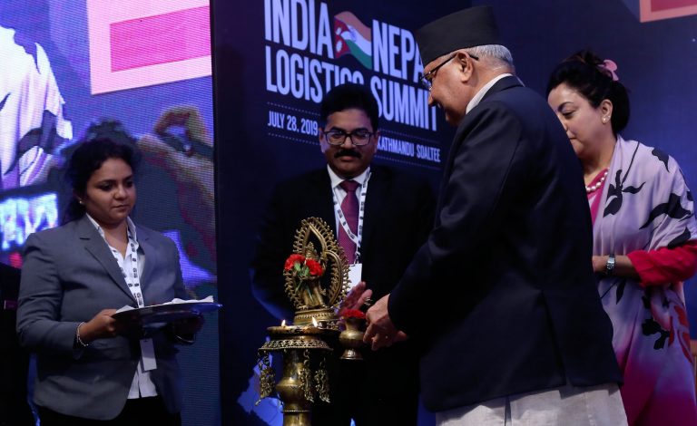 विदेशी लगानीकर्तालाई नेपालमा लगानी गर्न प्रधानमन्त्री ओलीकाे आग्रह