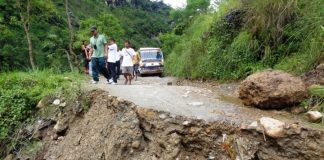 बेनी–जोमसोम सडक चार दिनदेखि अवरुद्ध