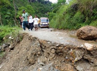 बेनी–जोमसोम सडक चार दिनदेखि अवरुद्ध