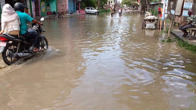 सिंगिया खोलामा आएको बाढीले  विराटनगर डुबानमा