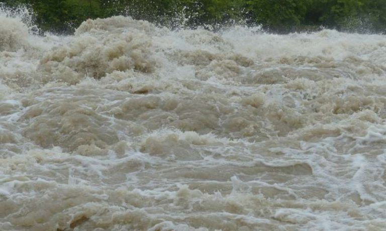 मनोहरामा हाम फालेर किशोरी बेपत्ता