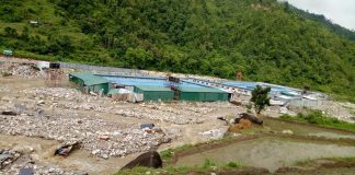 निर्माणाधीन ह्वासिन सिमेन्ट उद्योग बाढीले बगायो, पाँच मजदूर बाढीमा फसे