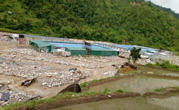 निर्माणाधीन ह्वासिन सिमेन्ट उद्योग बाढीले बगायो, पाँच मजदूर बाढीमा फसे