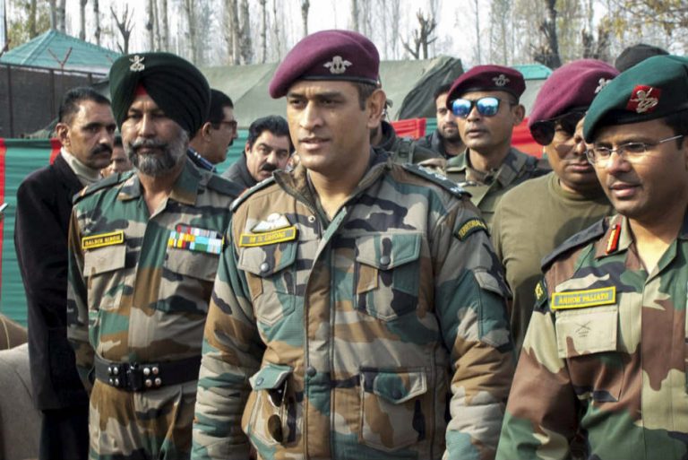 मैदान होइन, ब्यारेकमा बस्दैछन् महेन्द्रसिंह धोनी !