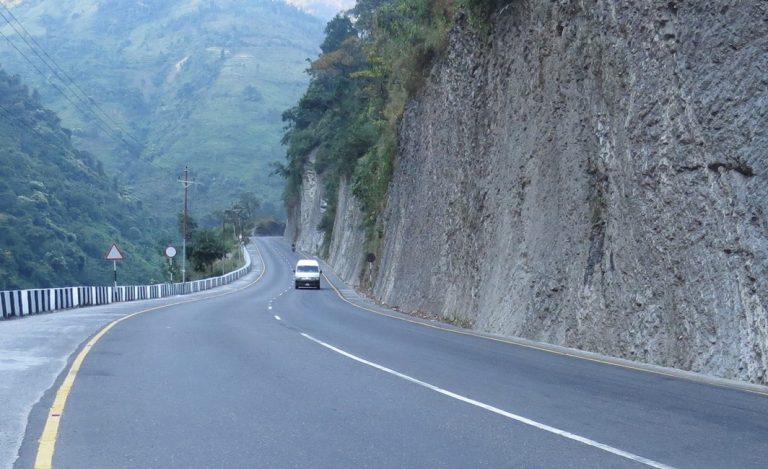 नारायणगढ–मुग्लिन सडकखण्डका सात ठाउँ पहिरोको जोखिममा