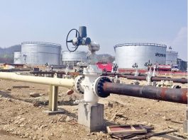 प्रधानमन्त्री ओली र मोदीले एकैचोटी स्विच थिचेर पाइपलाईन उद्घाटन गर्ने