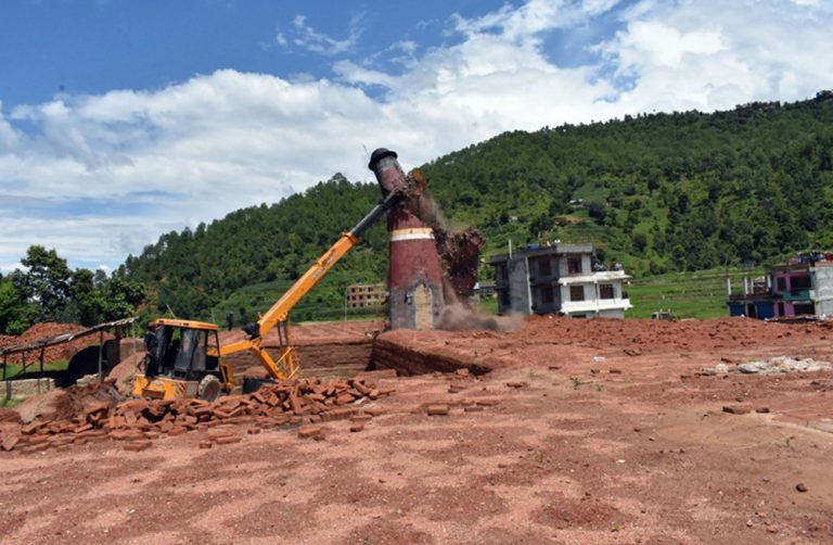 इट्टाभट्टा भत्काइएकोमा उद्योगीको विरोध