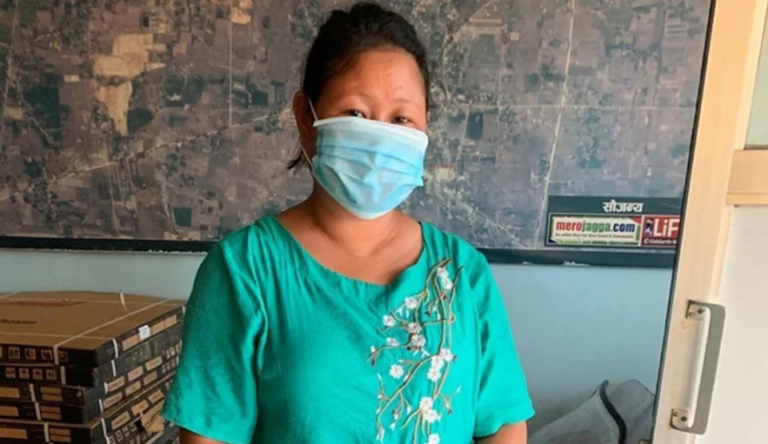 एयर होस्टेज हुँ भन्दै फेसबुकमार्फत लाखाैं ठग्ने युवती पक्राउ