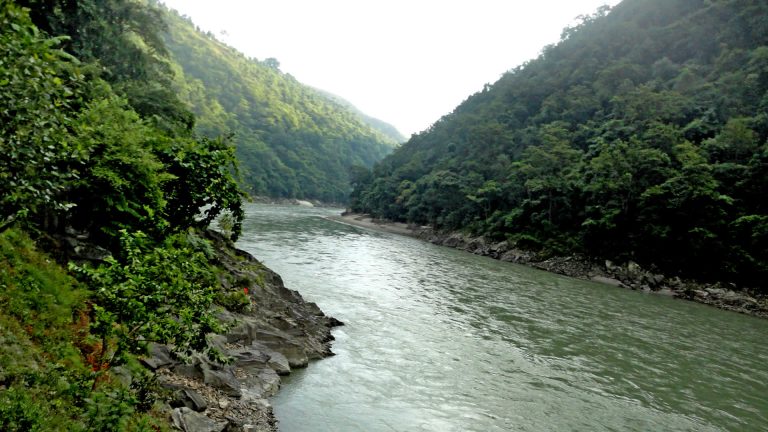 ६७ सय २० मेगावाट उत्पादन गर्ने पञ्चेश्वरकाे बाँधस्थलमा चट्टान परीक्षण