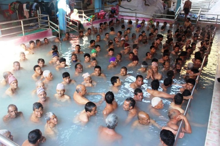 जोखिममा ‘तातोपानी कुण्ड’, नदी कटानको कारण समस्या