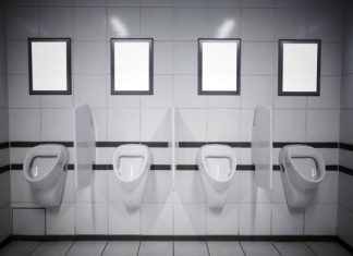 सार्वजनिक शौचालय कब्जा गरी किराना पसल !