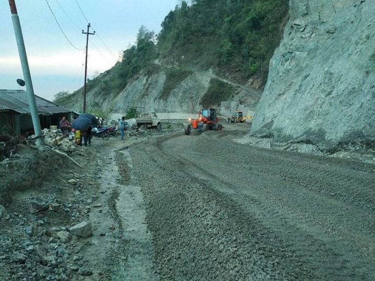 वर्षाले कान्तिलोकपथमा ३० करोडको क्षति, निमार्ण सम्पन्न हुन अझै समय लाग्छ