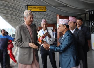 विमानस्थल भन्सारमा अर्थमन्त्रीको निरीक्षण, मालवस्तुको समयमै निकासी र लिलामी गर्न निर्देशन