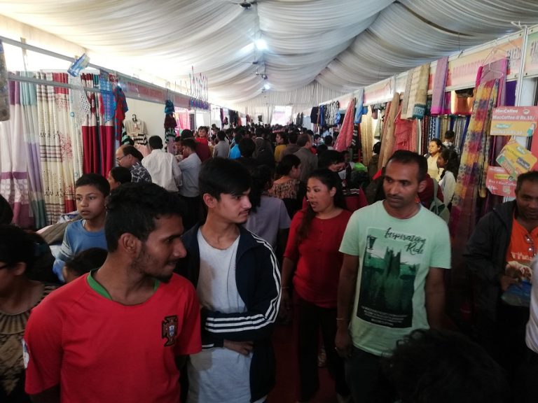 एकैदिन ३१ हजारले अवलोकन गरे स्टक क्लियरेन्स मेला, सस्तोमा सामान किन्नेको घुइँचो