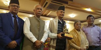 ईश्वरीलाल श्रेष्ठ स्मृति प्रतिष्ठानको सम्मान डा. अग्रवाललाई