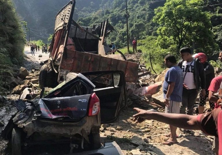 सिद्धबाबाले समेत थेग्न नसकेको ज्यानमारा पहिरो, बाटोको विकल्प केवल चुनावी नारा