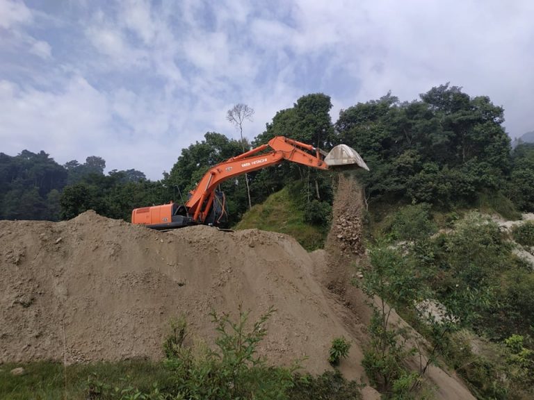 राजनीतिक संरक्षणको आडमा प्लटिङ,सयौँ रुख र खेतीयोग्य जमिन स्वाहा