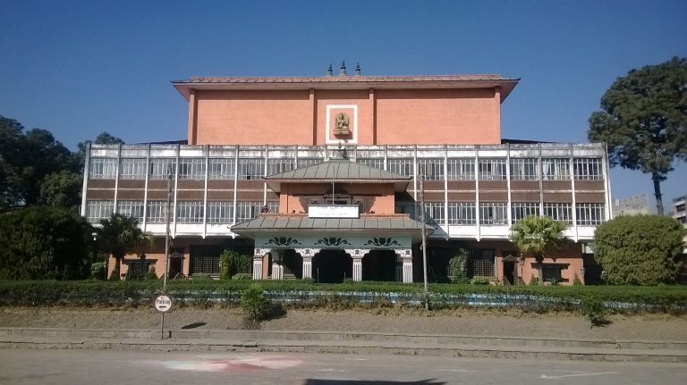 प्रज्ञाका पुस्तककले बजार पाएनन्, वितरकको पनि रुची देखिएन