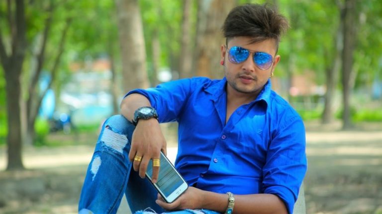 युट्यूवबाट हट‍्यो दुर्गेश थापाको विवादित गीत