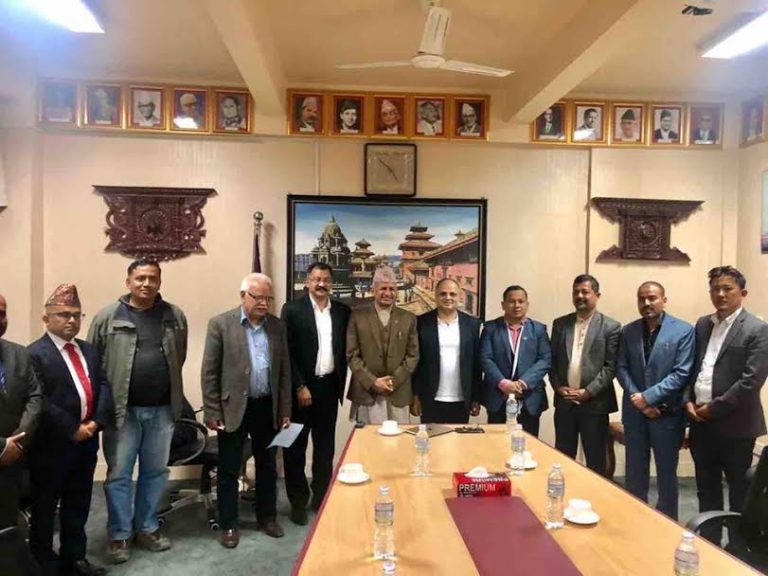 १० अर्ब लगानी भित्र्याउने अभियानमा सहजिकरण गरिदिन परराष्ट्र मन्त्रीलाई एनआरएनको आग्रह