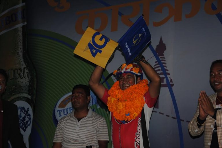 टेलिकमद्वारा सिन्धुलीबासीलाई सिम वितरण