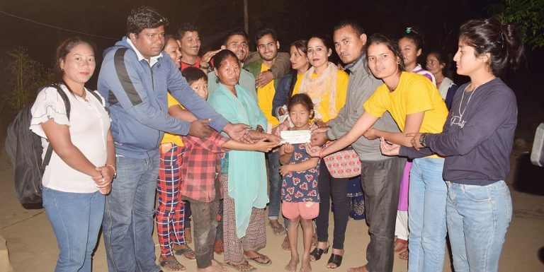 क्यान्सर पिडितलाई सहयोग रकम हस्तान्तरण